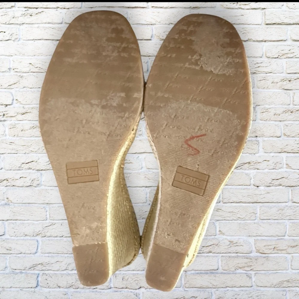 Toms peep toe wedge canvas shoe Size 6